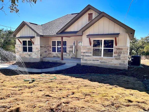 946 Cypress Dr, Canyon Lake, TX 78133