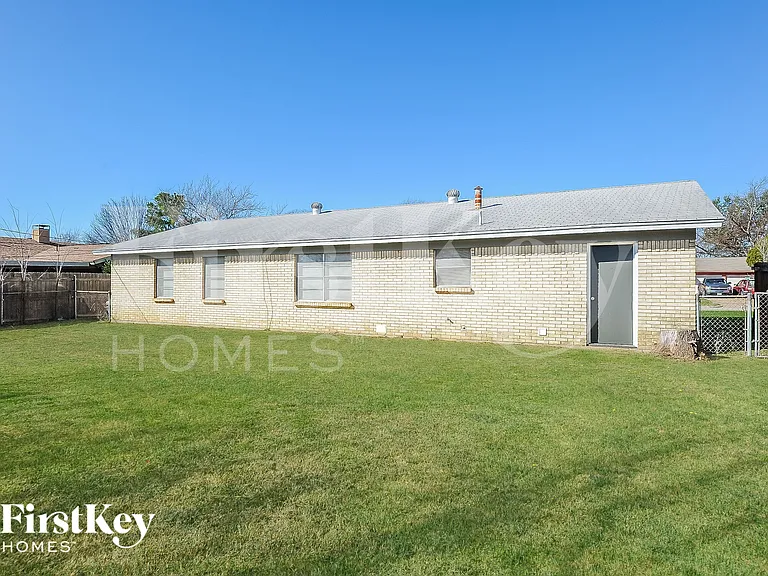 6709 Alma St — Photo 15