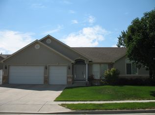 8424 S Sandy Oaks Dr, Sandy, UT 84070