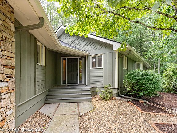3rd image of 2000 Golfside Ln