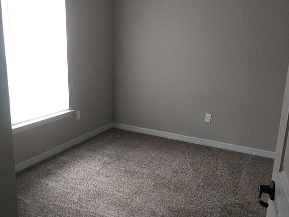 4th image of 117 Marion Oaks Ln