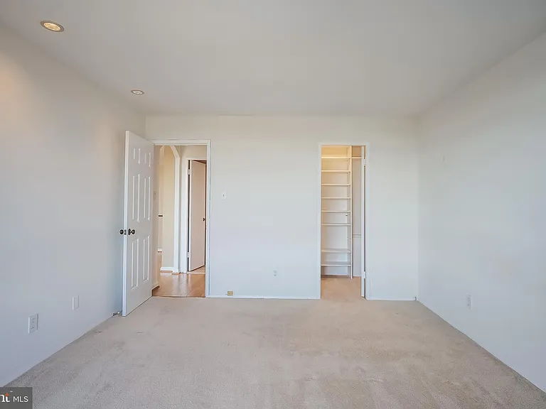 1800 Old Meadow Rd #1712A — Photo 35