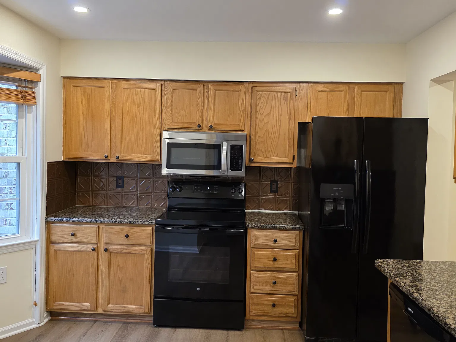 3 bed, 1975 sqft, $2,700 — Photo 2