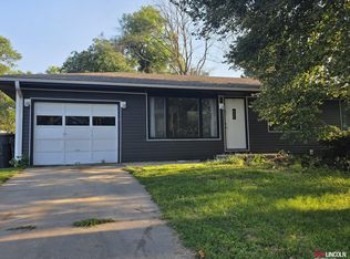 7147 Aylesworth Ave, Lincoln, NE 68505