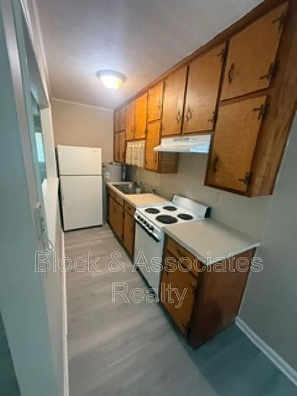 1 bed, 1.0 bath, $650 — Photo 2