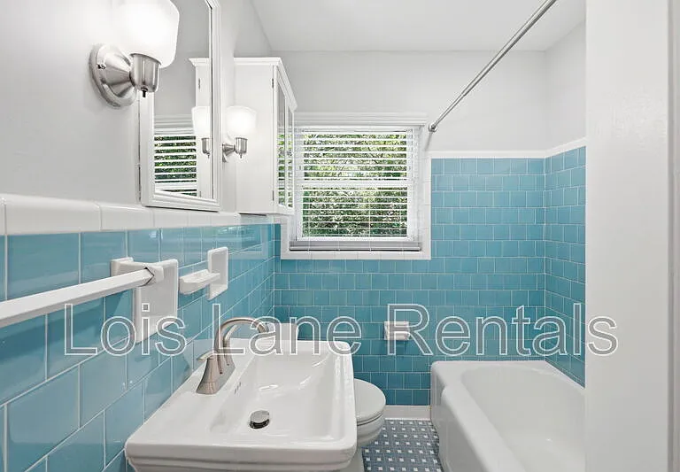 2043 Wappoo Dr — Photo 10