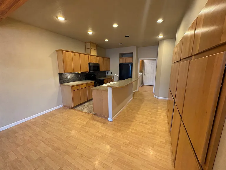 2725 SW Metolius Ave — Photo 4
