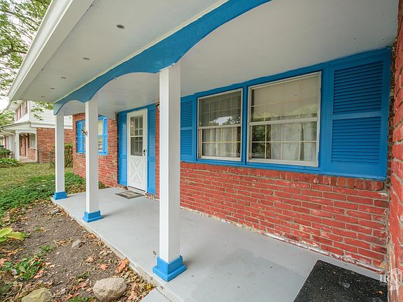2nd image of 2609 W Lincolnshire Dr