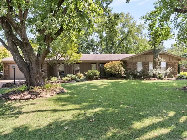 1108 N 9th St, Van Buren, AR 72956