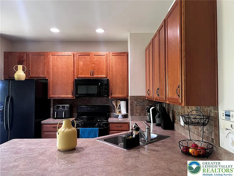 8549 Gateway Rd — Photo 13