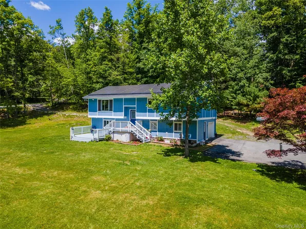 20 Patrick Drive, Bloomingburg, NY 12721