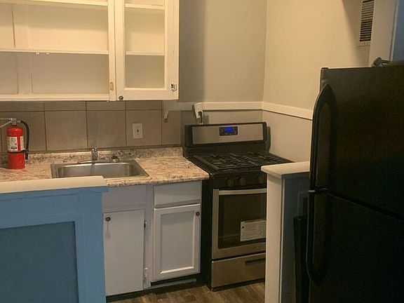 3rd image of 537 Gladstone Blvd #4