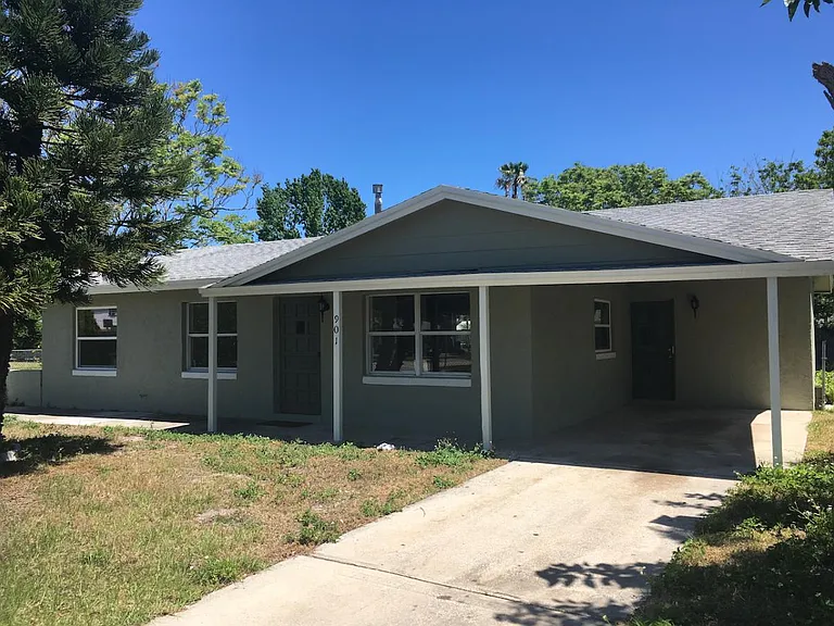 901 Lockhart St — Photo 1