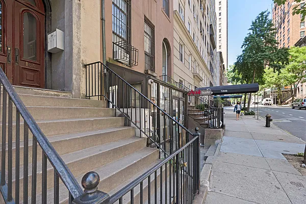 Rented by Compass | media 57