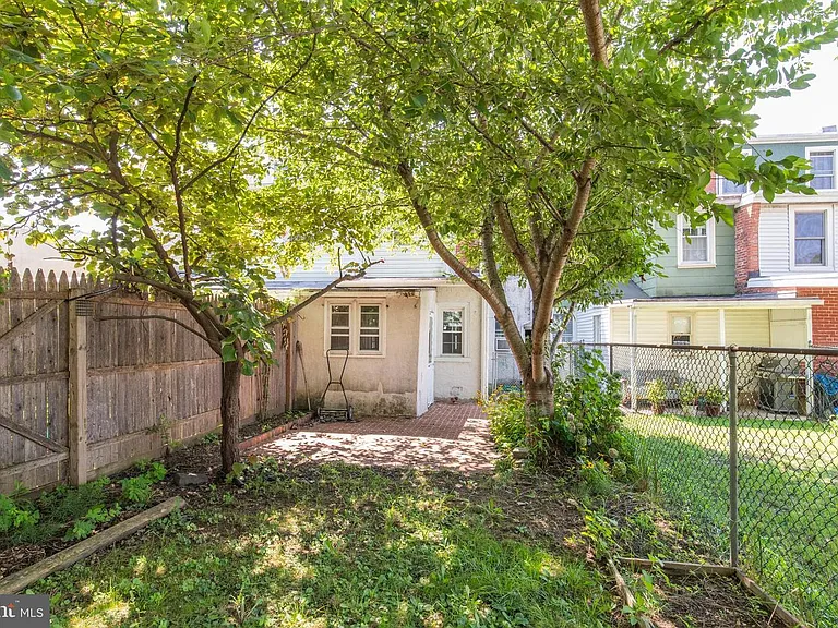 620 E Hector St — Photo 24