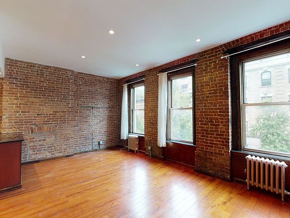 3rd image of 351 W 46th St APT 3S