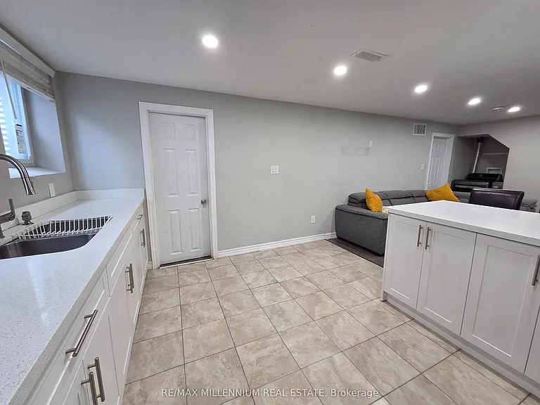 80 Rainier Sq #BASEMENT — Photo 16