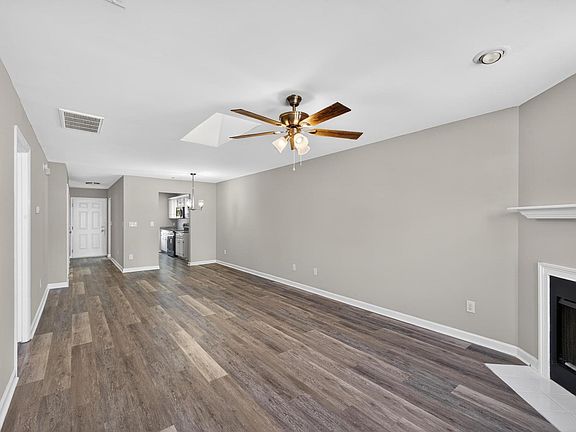 5th image of 22 Summit Commons Ct
