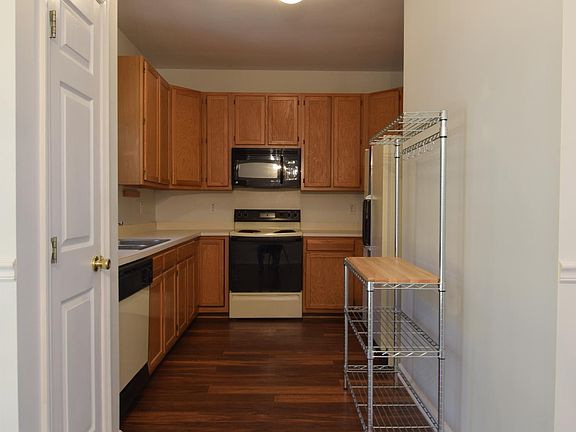 kitchen (new stainless steel refrigerator, range, microwave, & dishwasher since picture)
