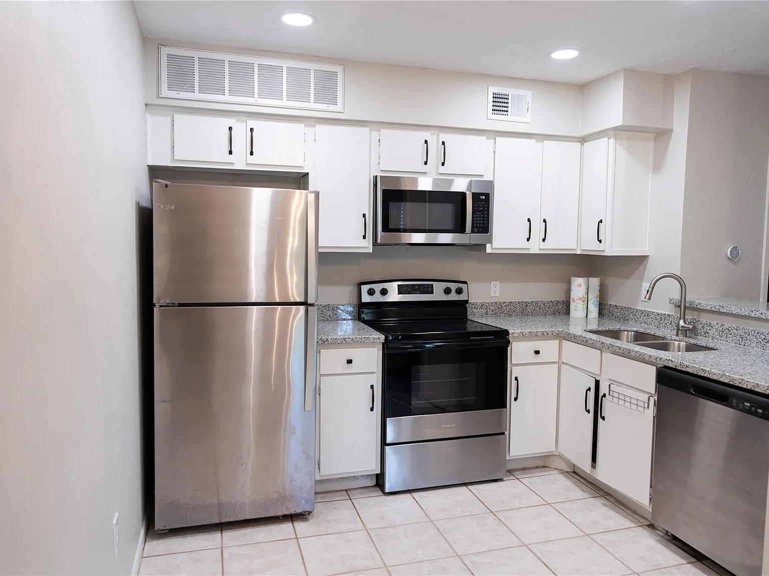 1 bed, 1.0 bath, 742 sqft, $1,150 — Photo 4
