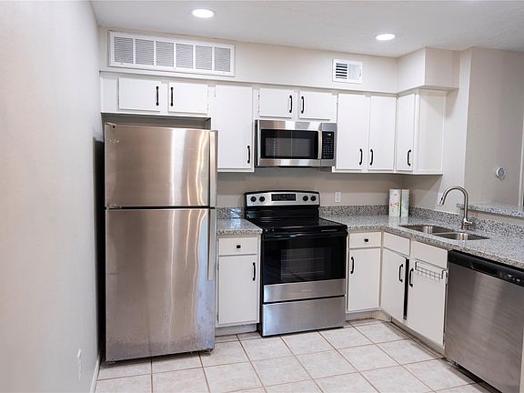 4th image of 2021 Spenwick Dr APT 624