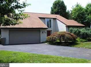 104 Blossom Hill Ln, Chalfont, PA 18914