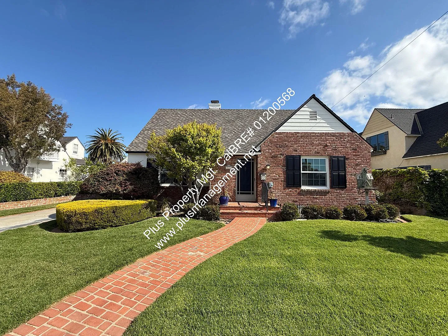Charming Carriage District Single Story Home Across From Miller Elementary School — Photo 1