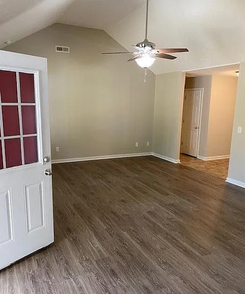 1261 Glastonbury Rd — Photo 5
