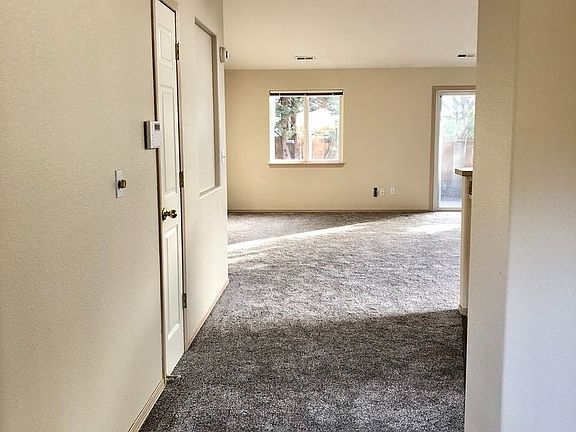 4th image of 512 SE 169th Ave