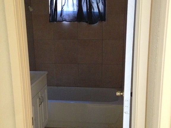 4th image of 15139 Elm Ct APT B