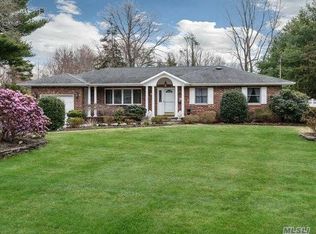 12 Quaker Path, Huntington, NY 11743