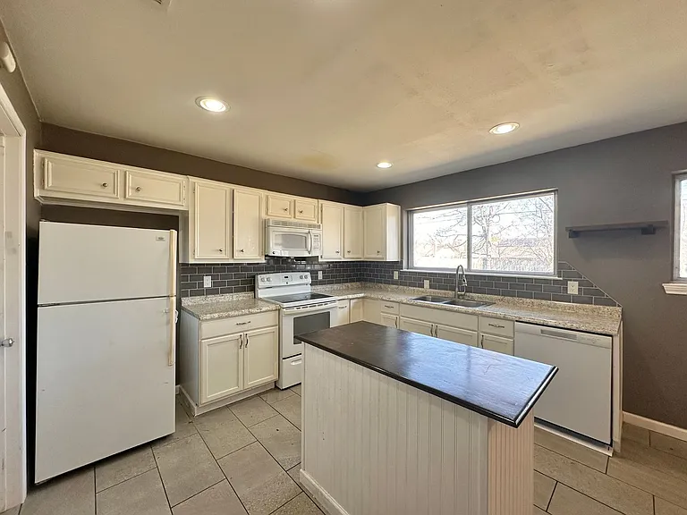 1904 Stardust St — Photo 9