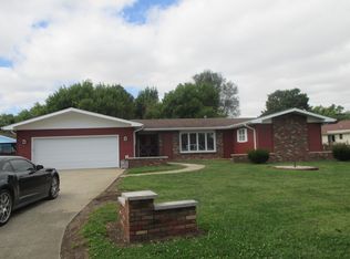 201 W Fort Dr, Palestine, IL 62451