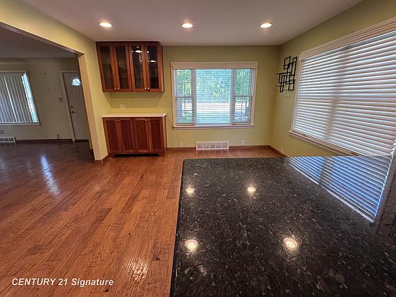 5th image of 4095 Shattuck Rd
