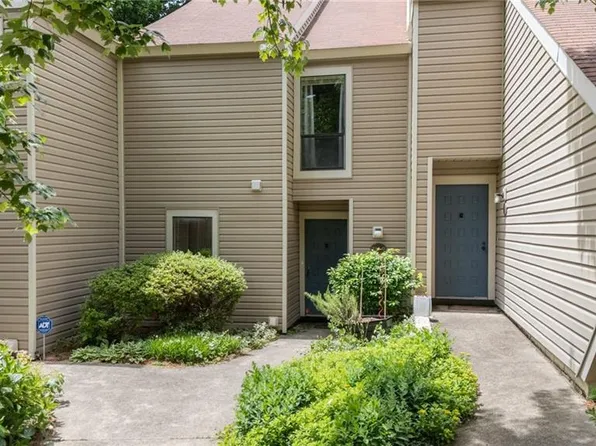 217 Village Ln Unit G, Greensboro, NC 27409