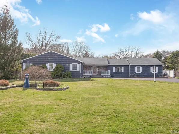 590 Lincoln Avenue, Sayville, NY 11782