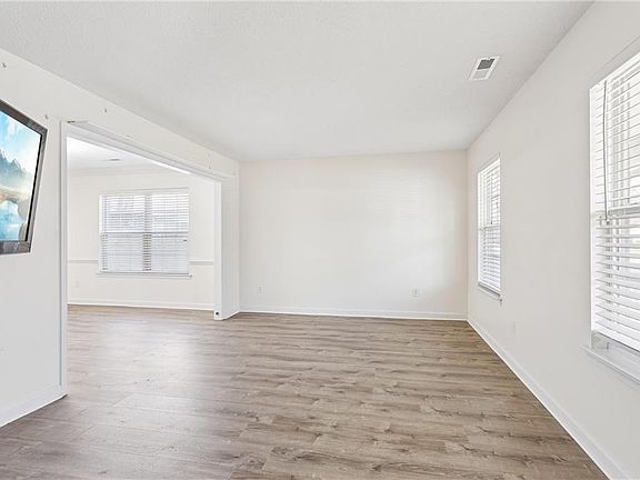 5th image of 326 Manning Ln