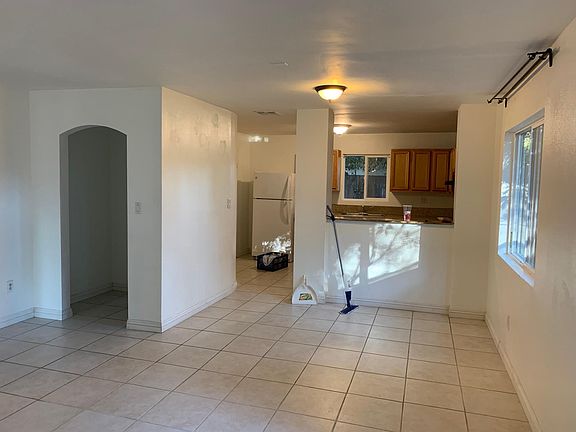 4th image of 1545 Navarro Ave
