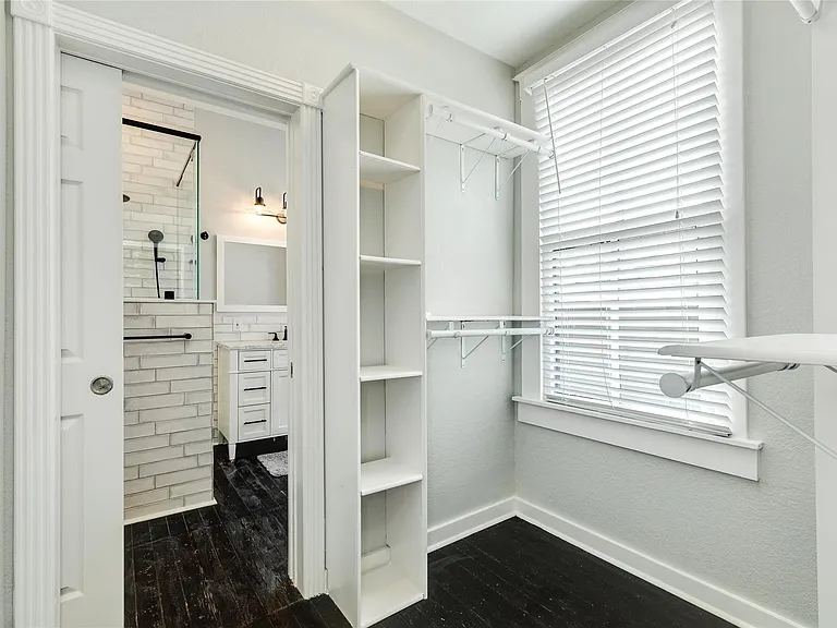 1407 Winnie St — Photo 18