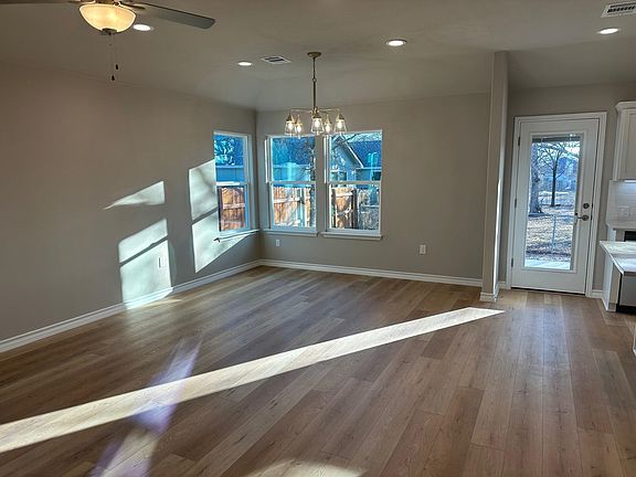 3rd image of 641 Magnolia