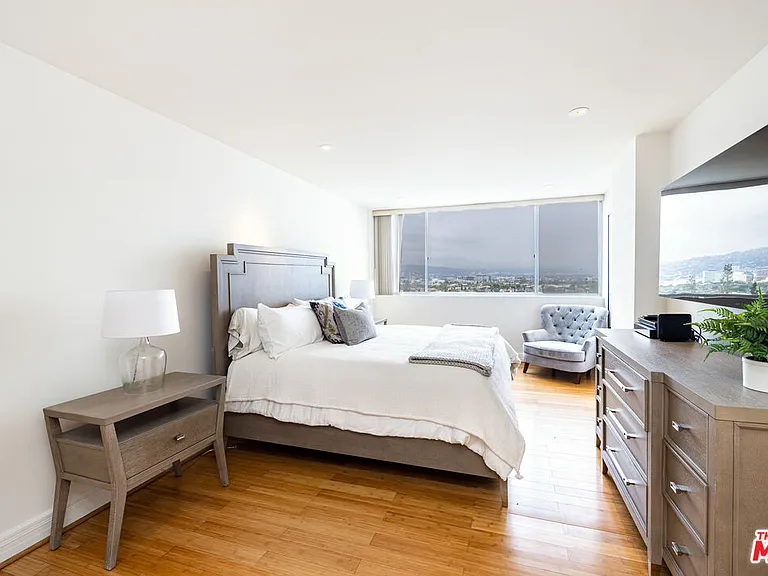 2220 Avenue Of The Stars #803 — Photo 9