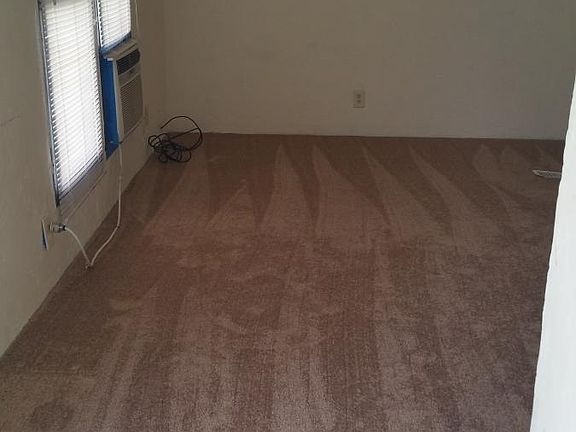 4th image of 1305 E Snyder St