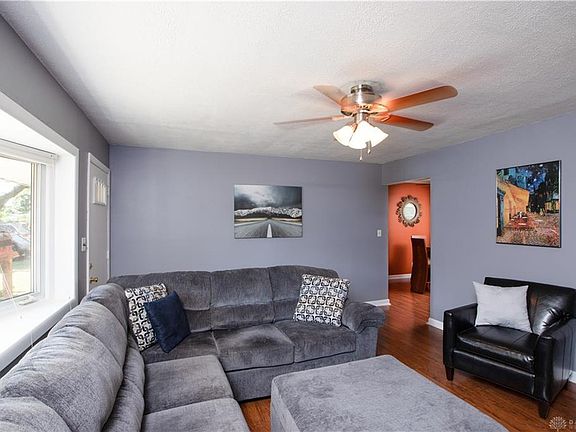 5th image of 302 Carol Ln