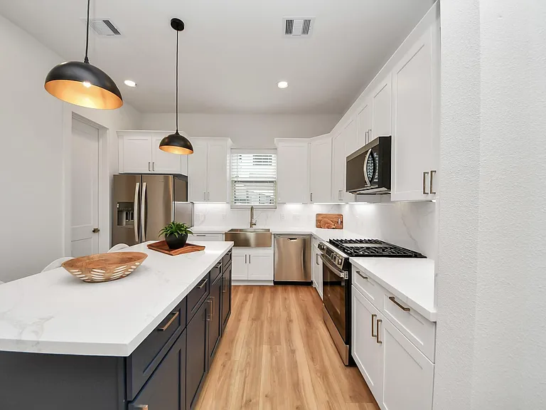 2426 Ella Blvd — Photo 17