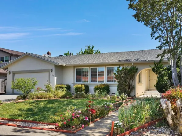 293 Redwood Cir, Petaluma, CA 94954