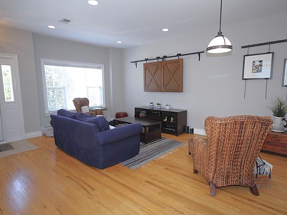 3rd image of 47 Santa Monica Ln
