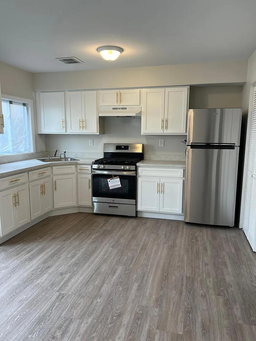 12 Beam Ave photo 1