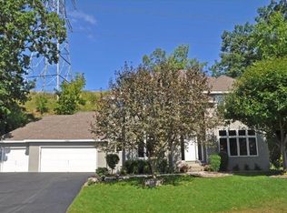 6485 Promontory Dr, Eden Prairie, MN 55346