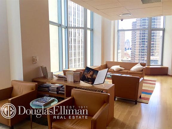 3rd image of 8 Spruce St APT 33V
