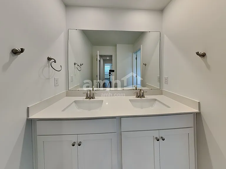 1128 Livengood Way — Photo 12